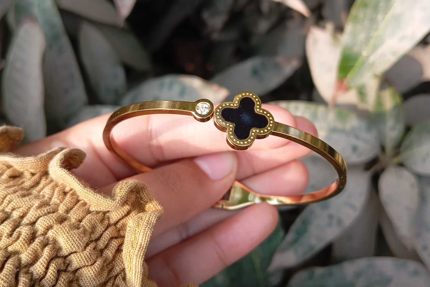 Black Clover with Stone Handcuff