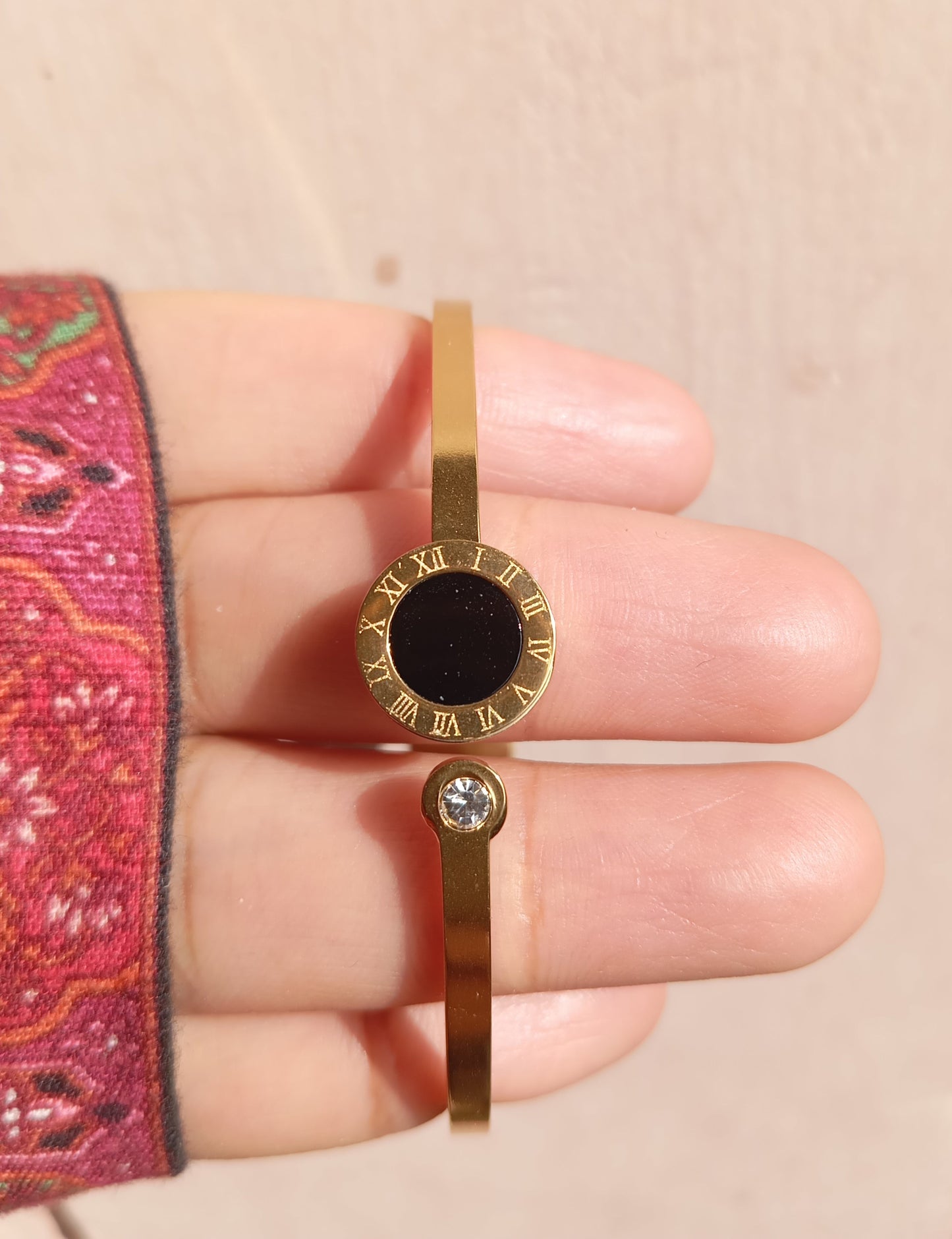 Roman Black Stone Handcuff