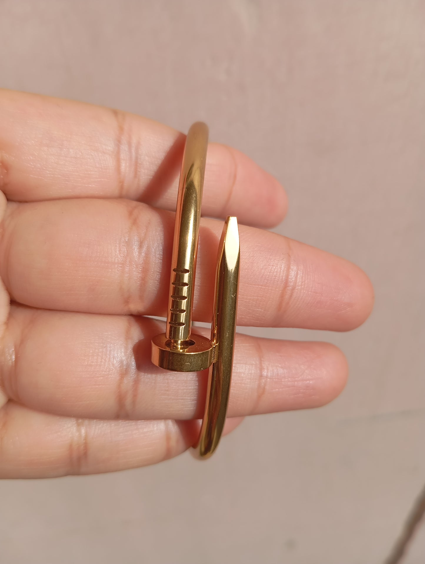 Basic Nail Golden Handcuff