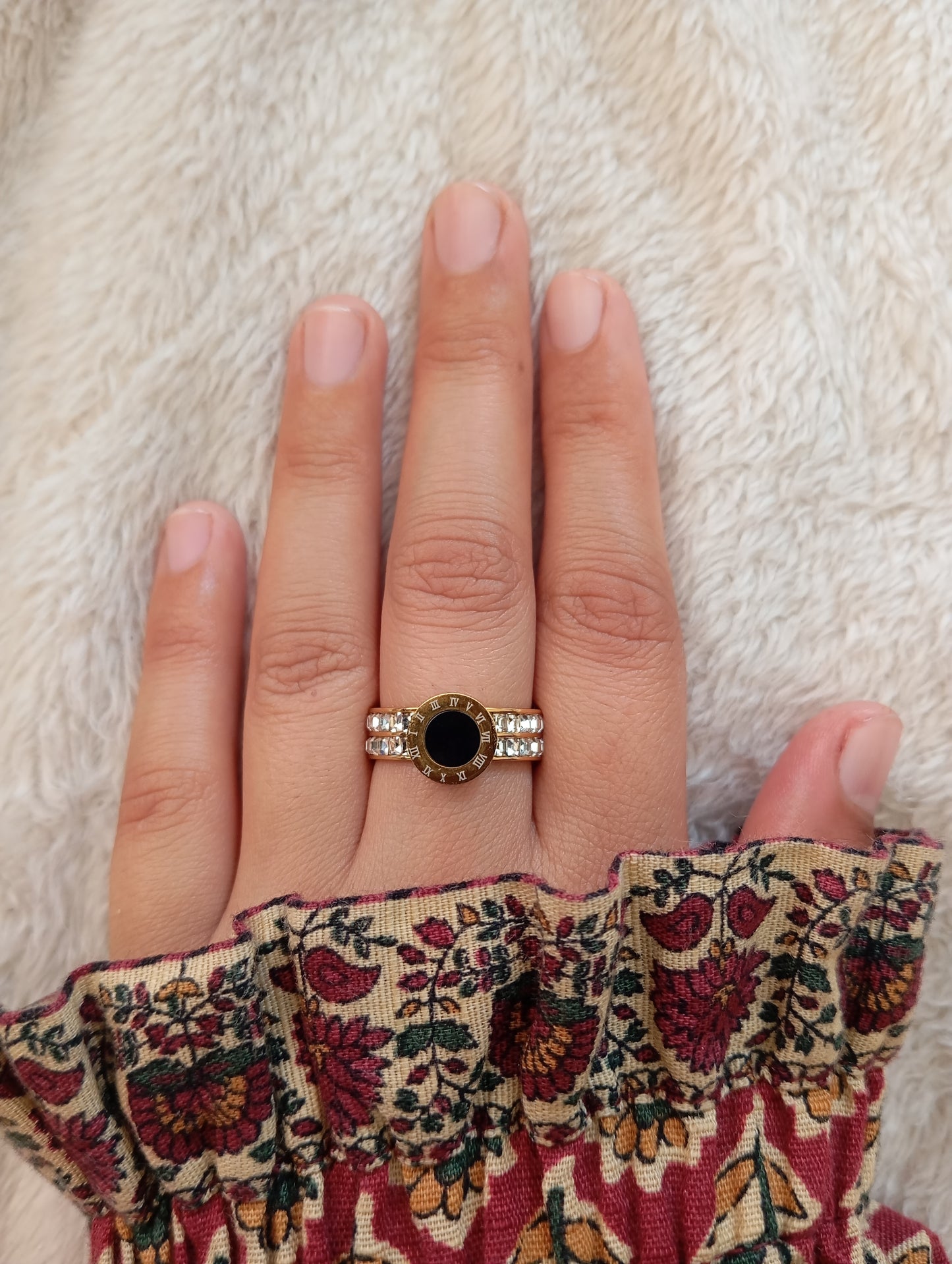 Roman Black Stone Ring With Multi Crystals