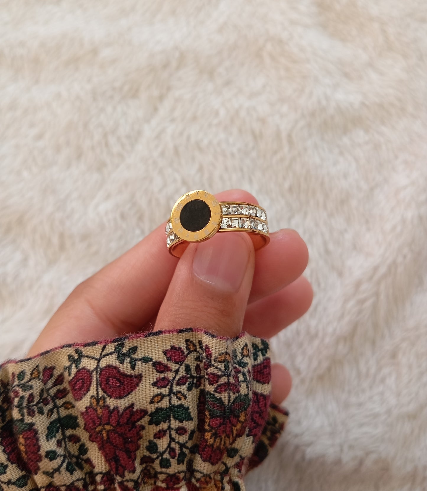 Roman Black Stone Ring With Multi Crystals