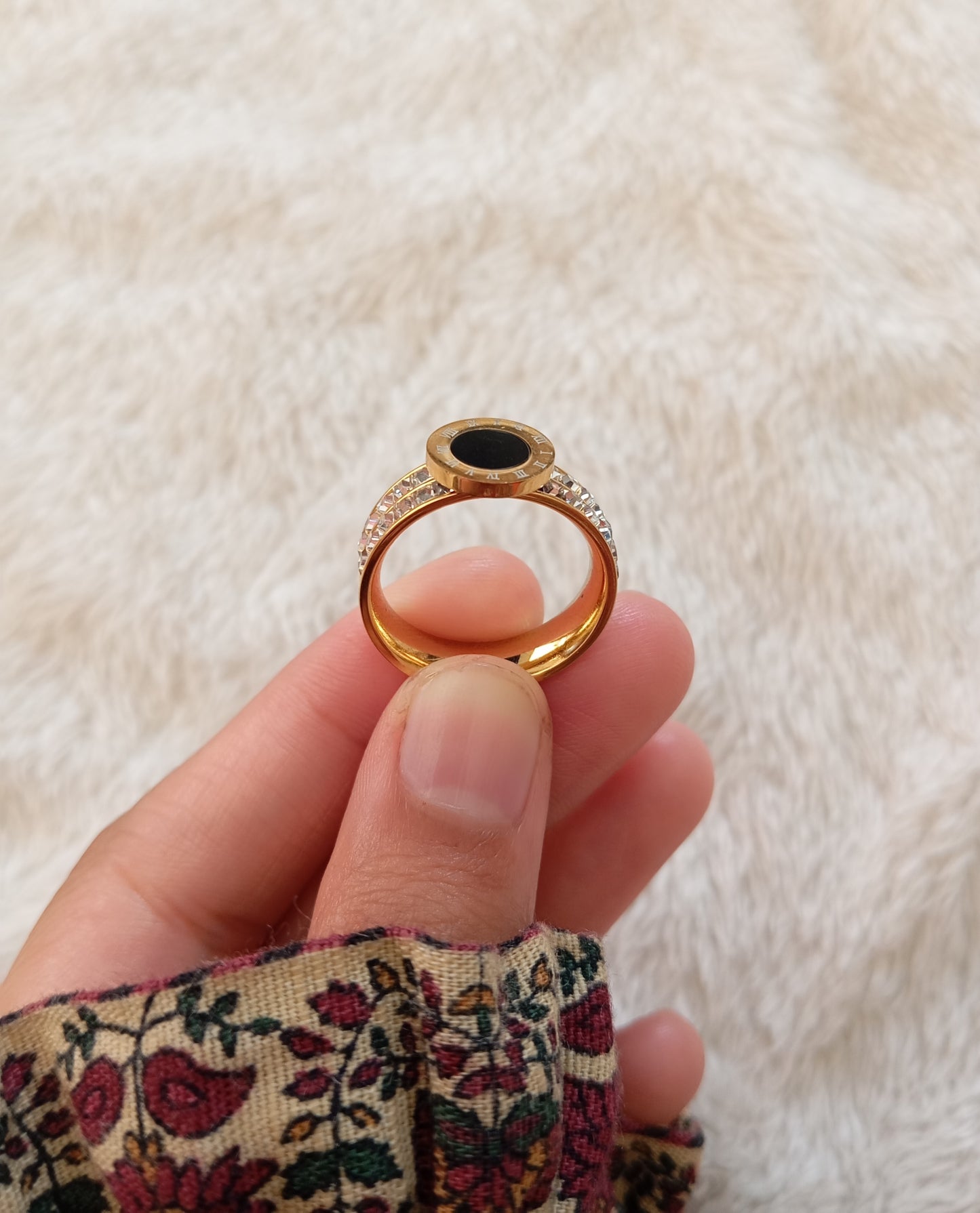 Roman Black Stone Ring With Multi Crystals