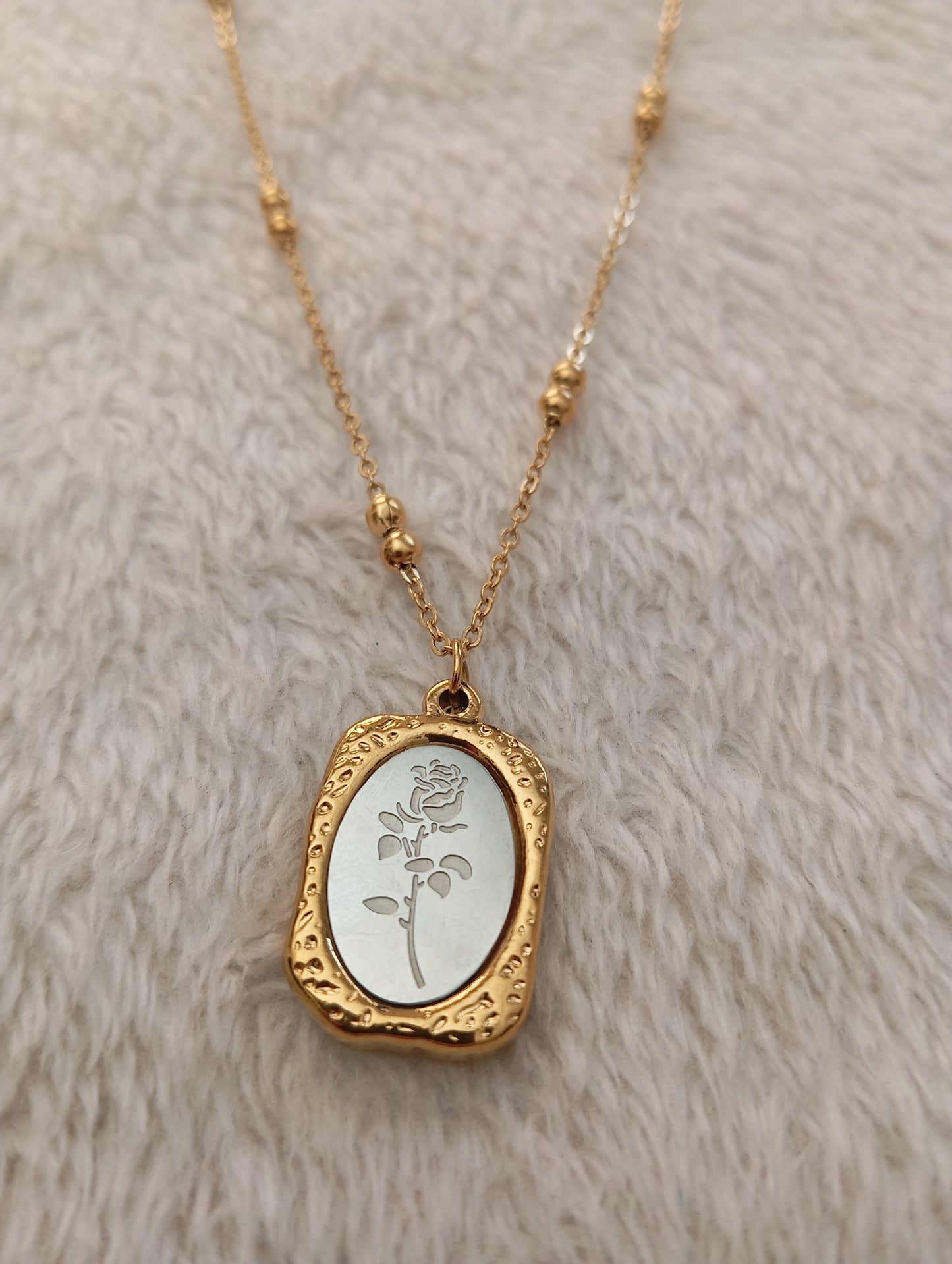 Mirror Carved Charm Flower Necklace