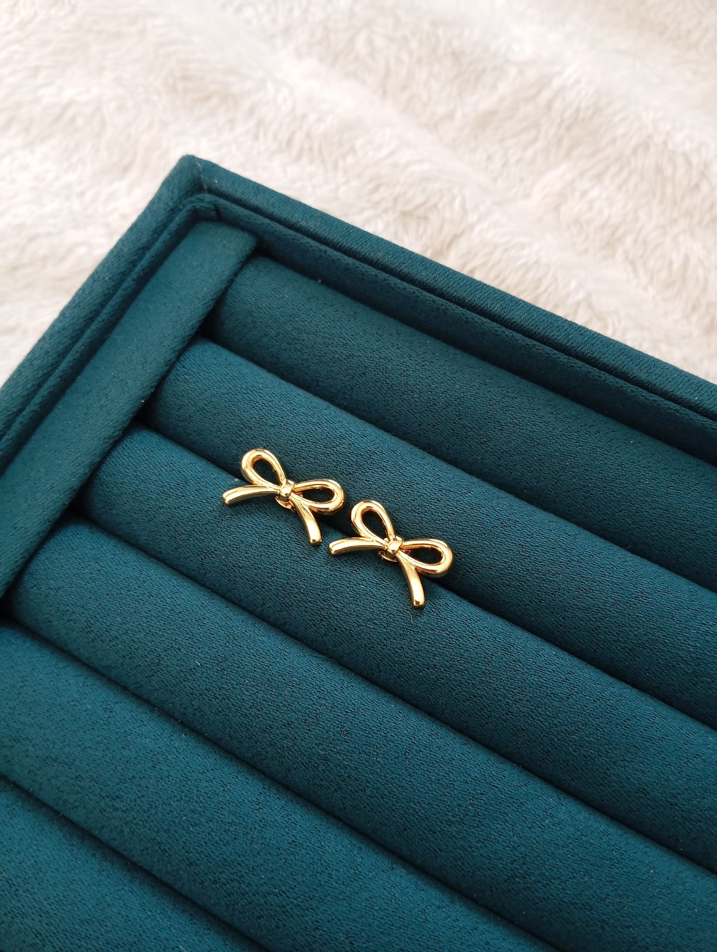 Bow Stud