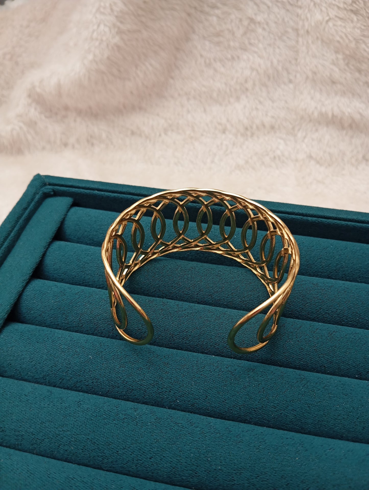 Harmony Oval Handcuff