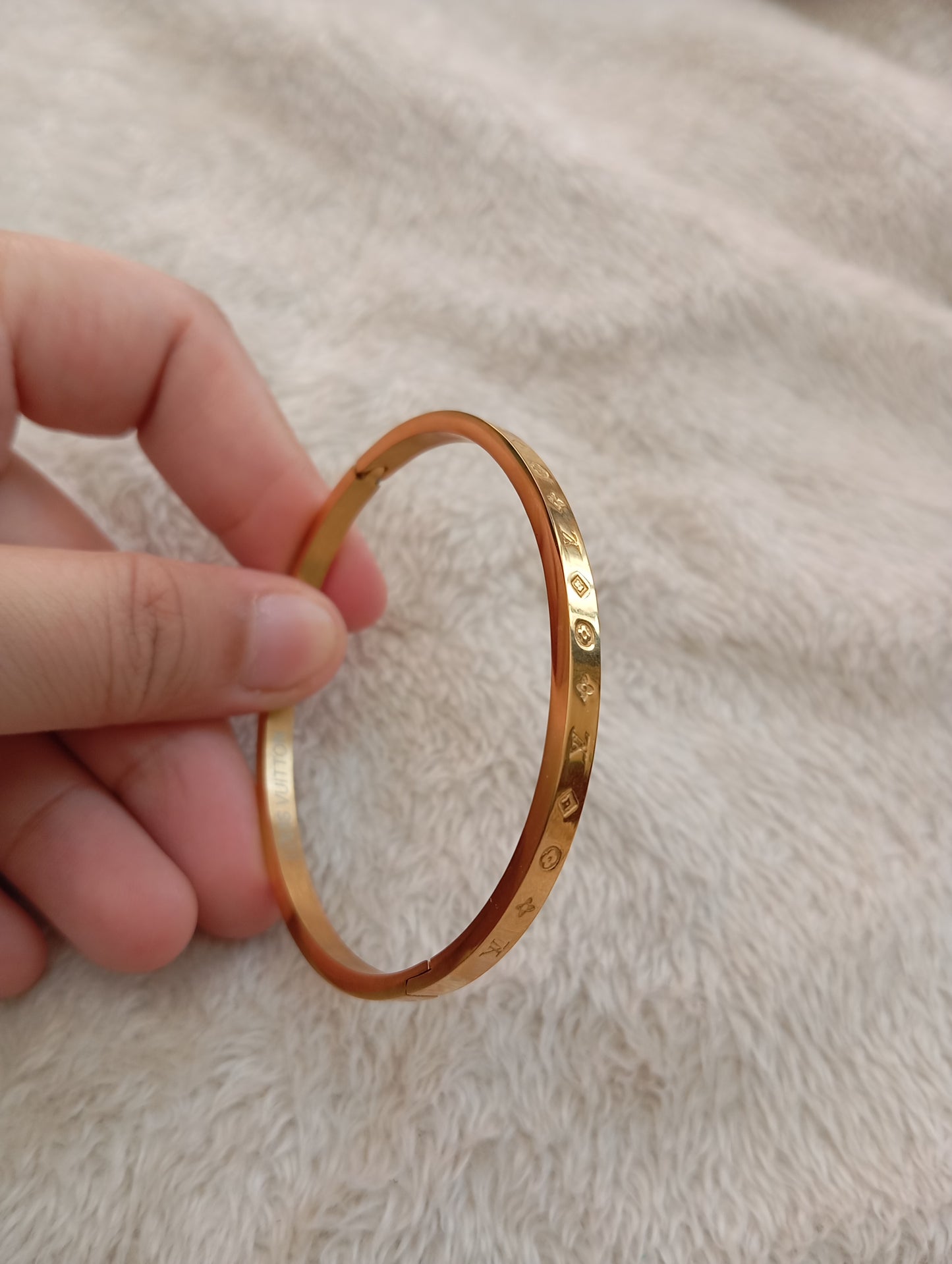 LV Star Handcuff