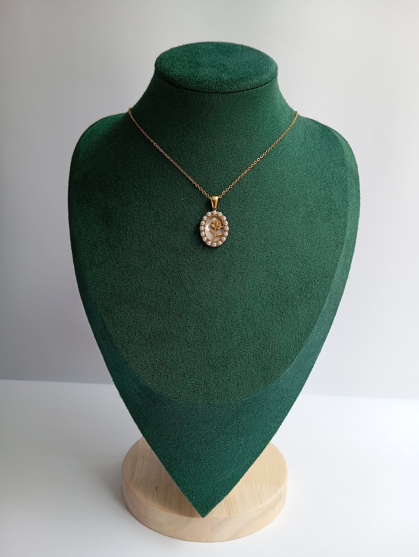 Oval Shaped Golden Flower Necklace