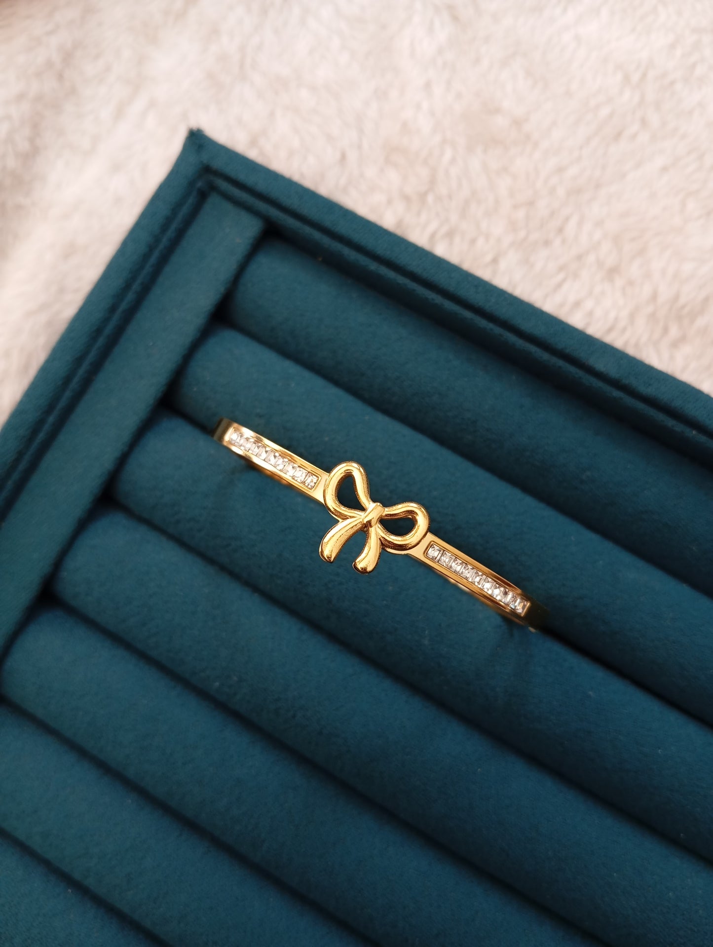 Bow Handcuff