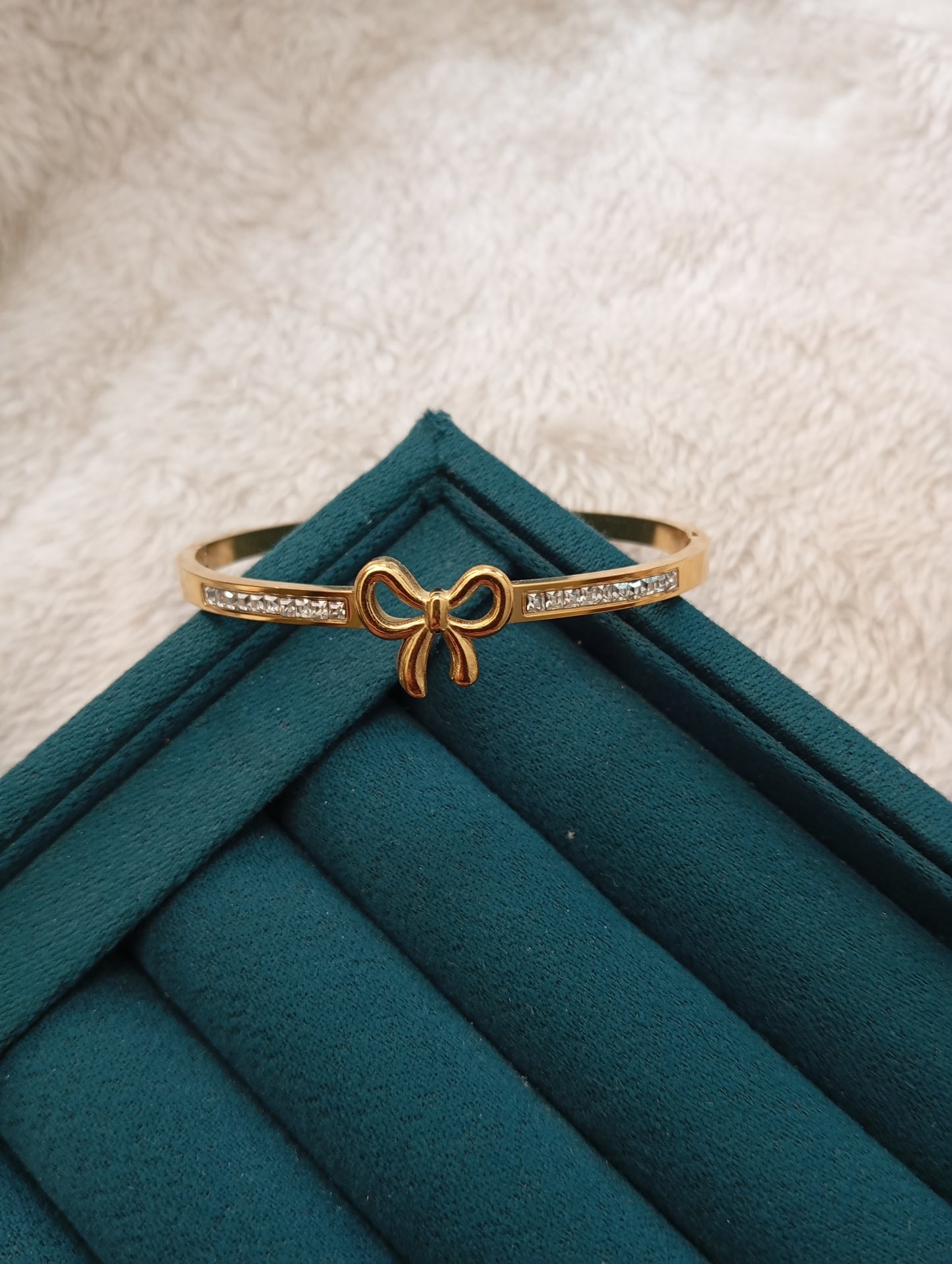 Bow Handcuff