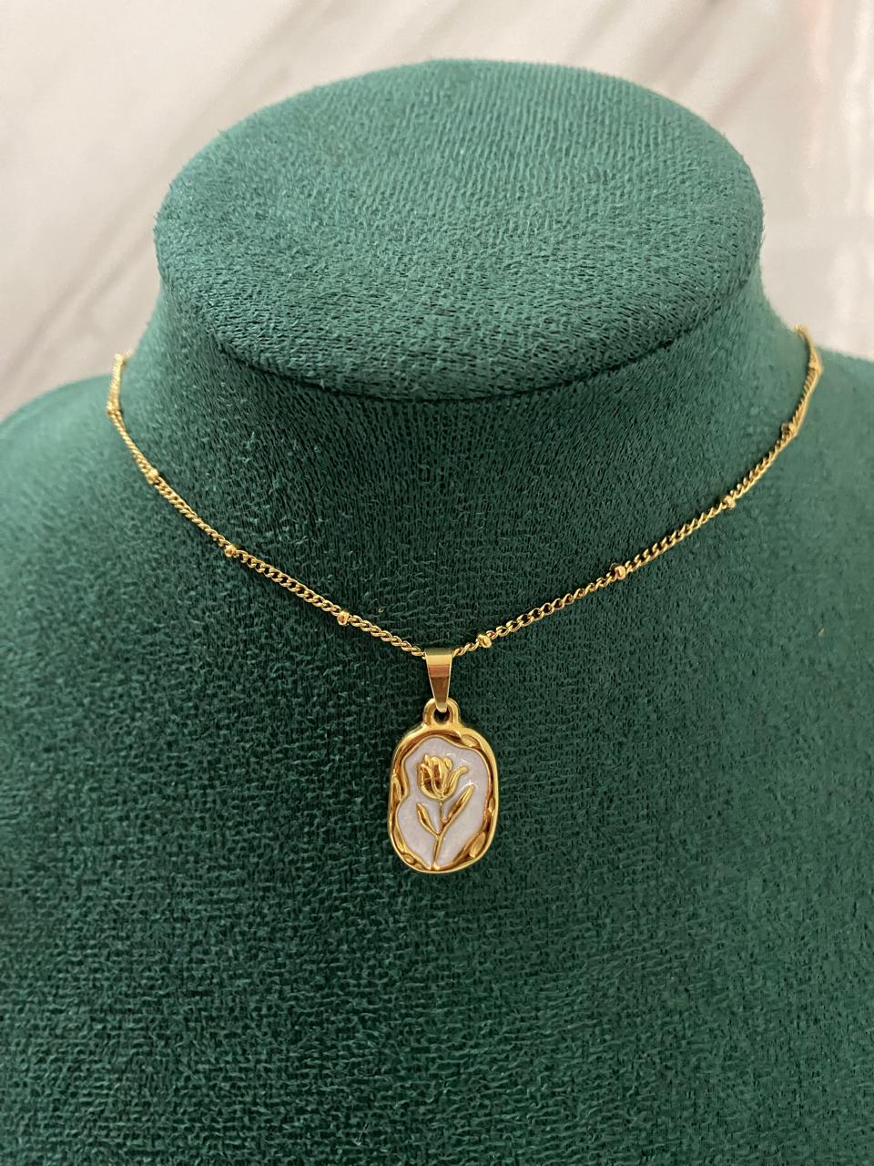 Tulip White Stone Necklace