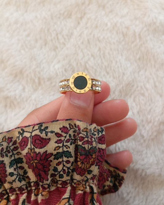 Roman Black Stone Ring With Multi Crystals