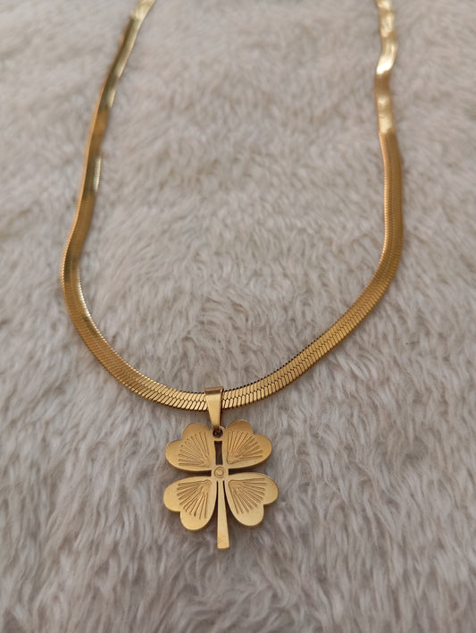 Broad Chain Flower Necklace