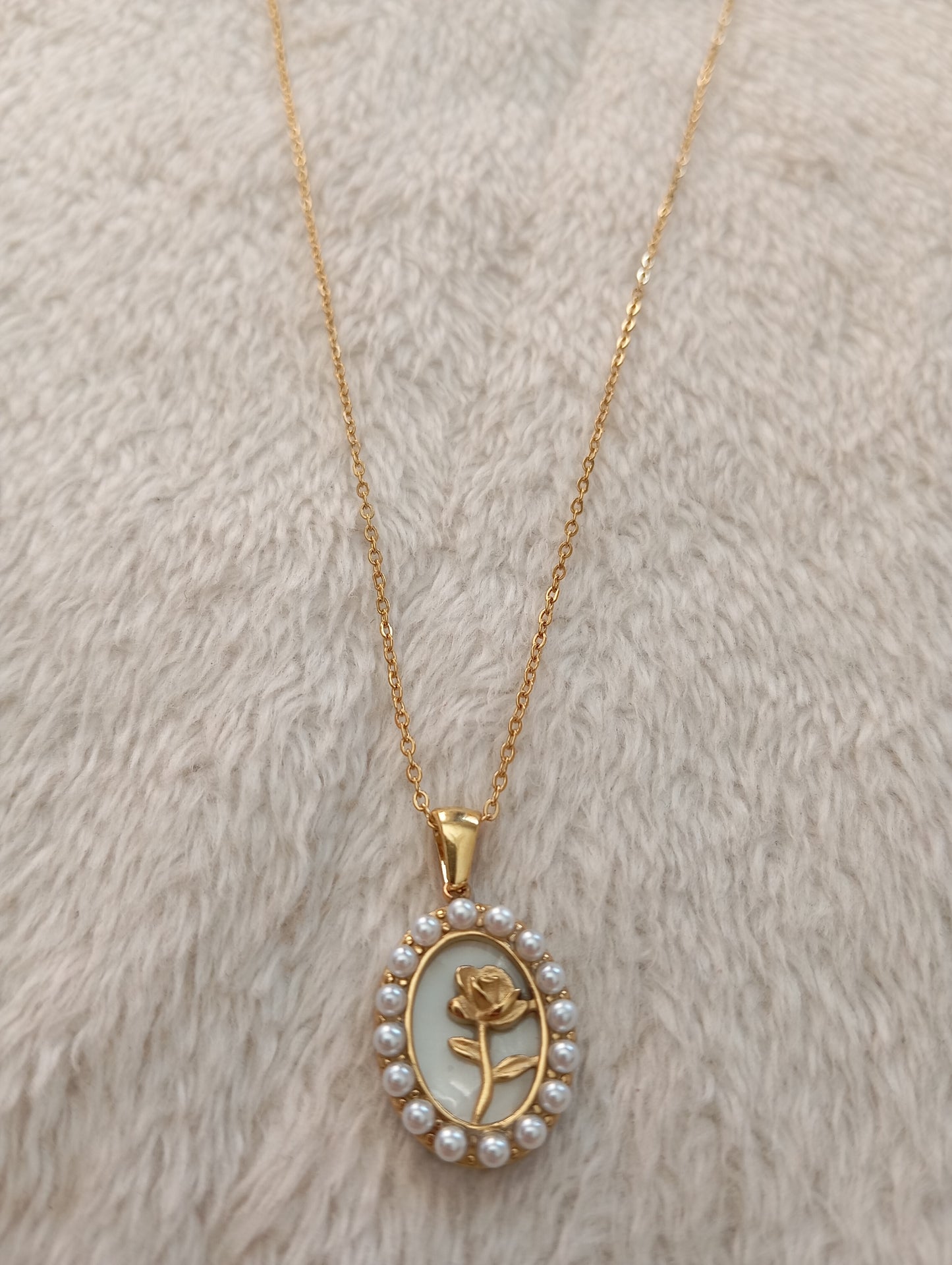 Oval Shaped Golden Flower Necklace