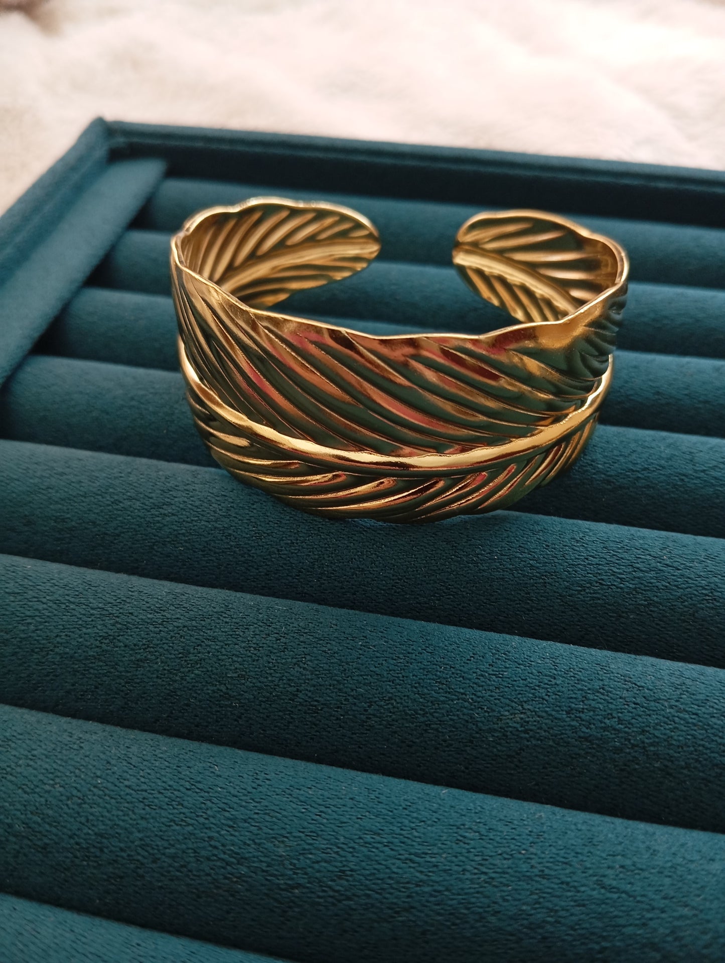 Golden Feather Handcuff