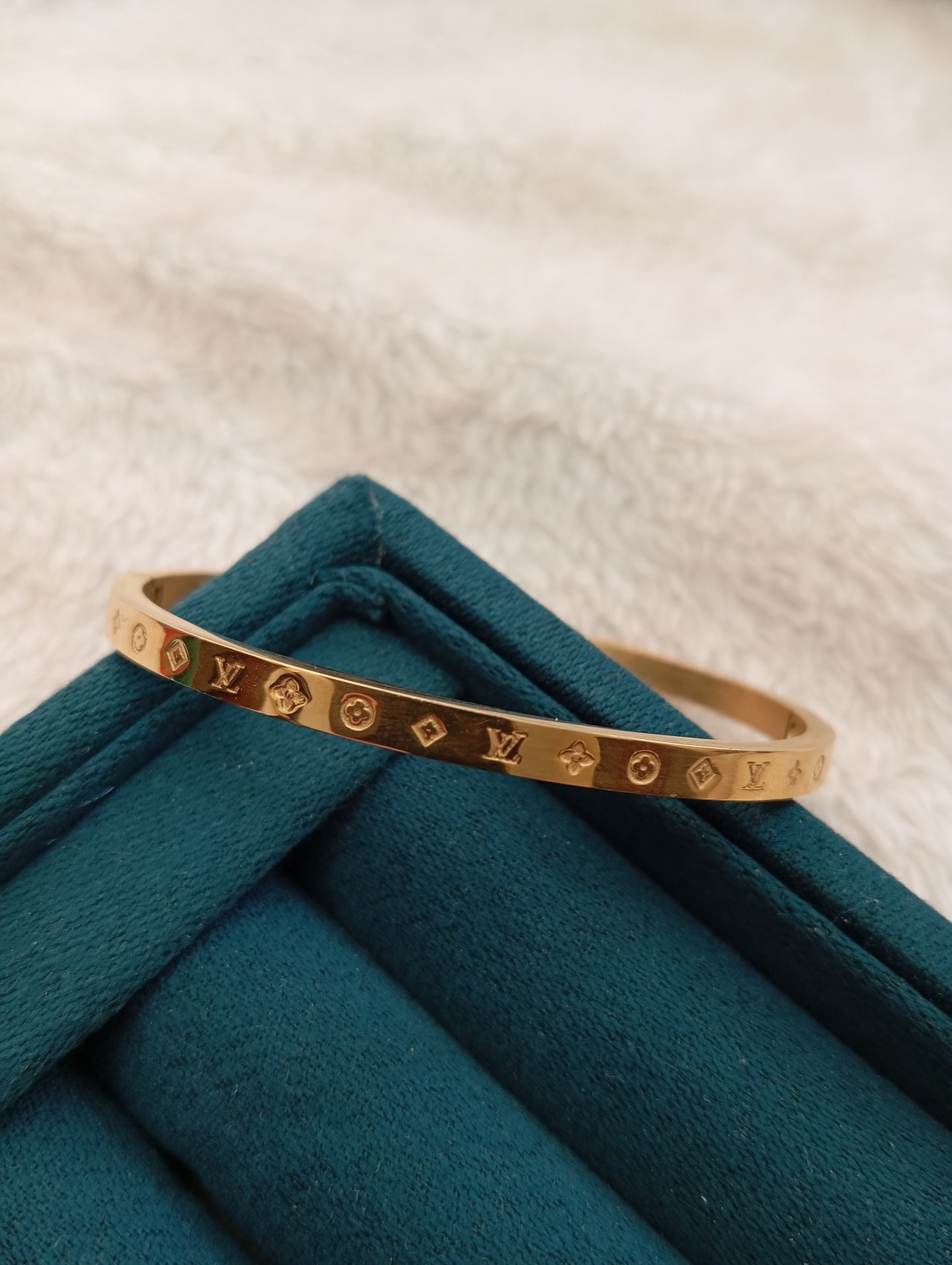 LV Star Handcuff