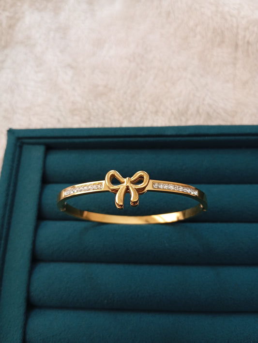 Bow Handcuff