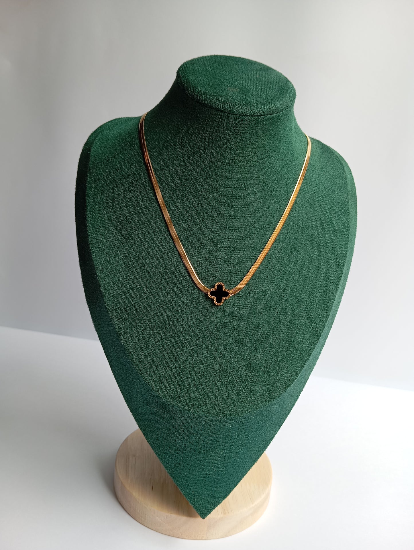 Clover Black Stone Broad Chain Necklace