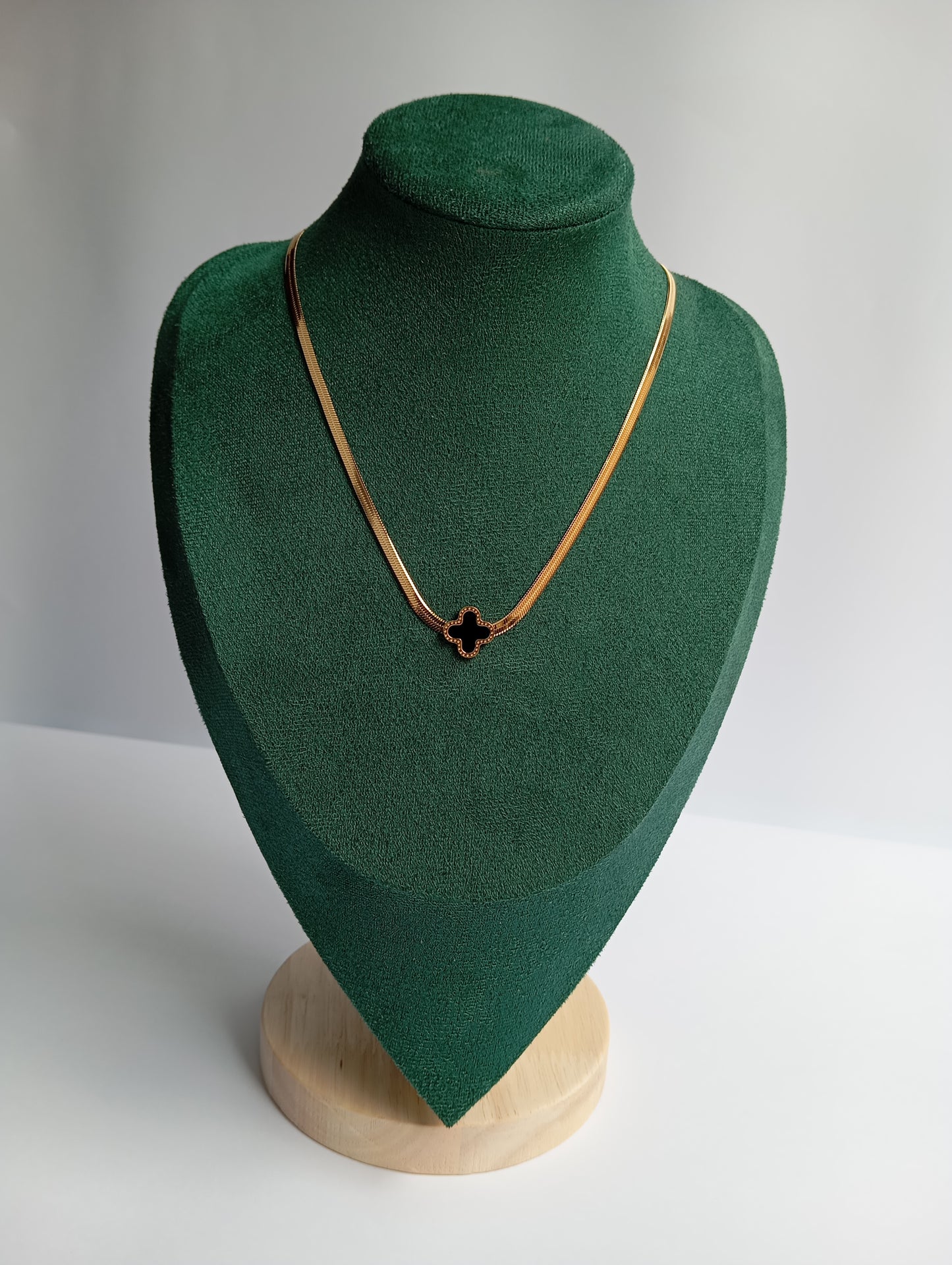 Clover Black Stone Broad Chain Necklace