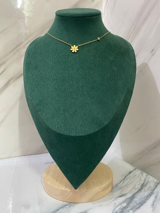 Gold Flower Necklace featuring an elegant floral pendant crafted from premium stainless steel. Waterproof, tarnish-free jewelry for women with a luxurious gold finish, ideal for everyday wear, parties, weddings, gifting, and special occasions.
