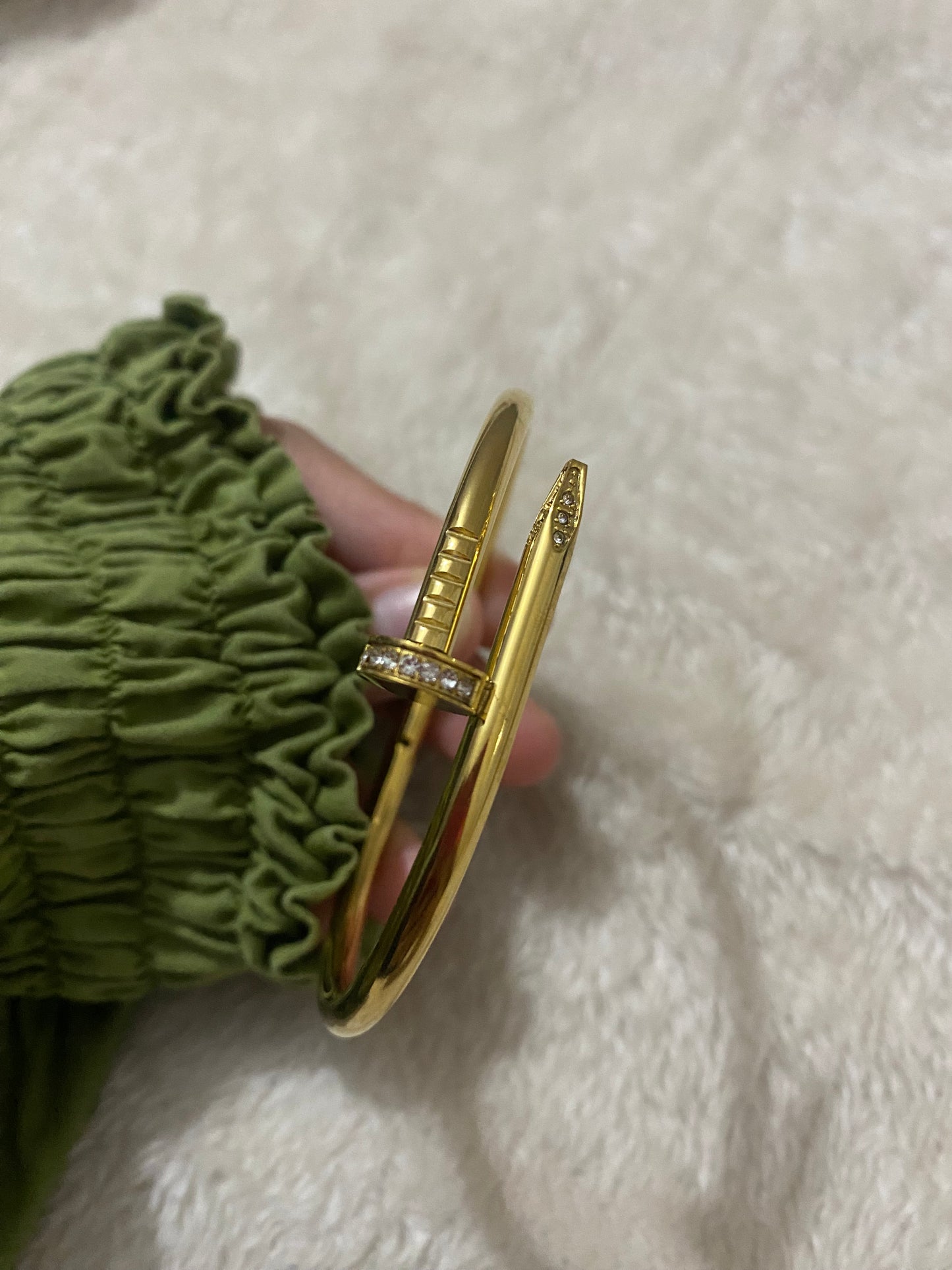 Nail Golden Handcuff