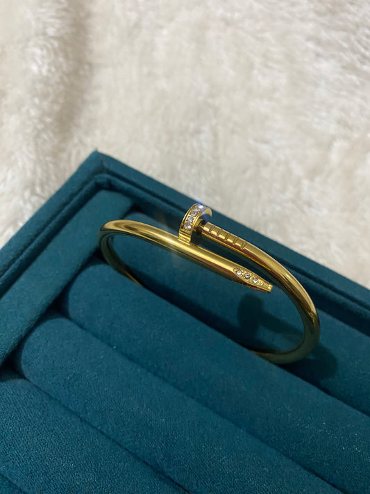 Nail Golden Handcuff