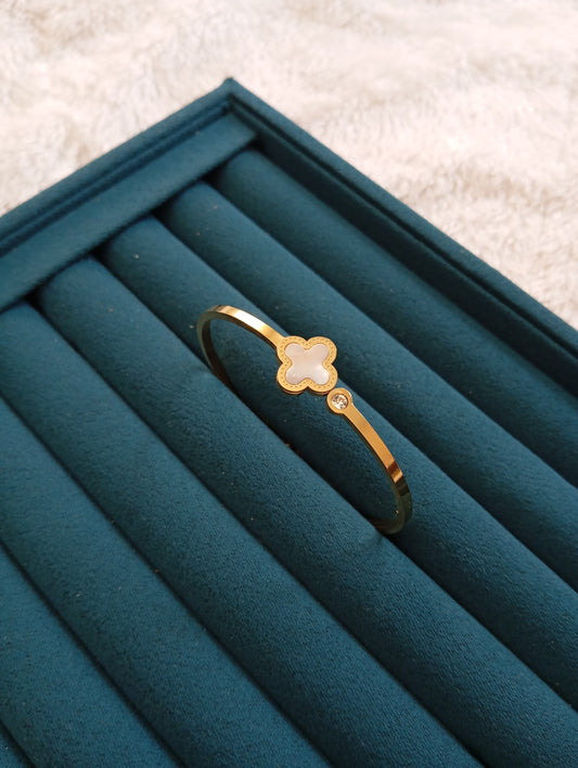 White Clover with Stone Handcuff