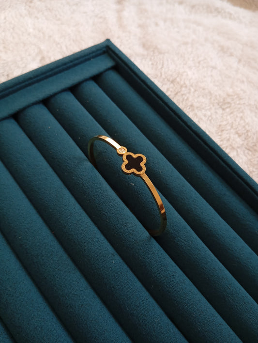 Black Clover with Stone Handcuff