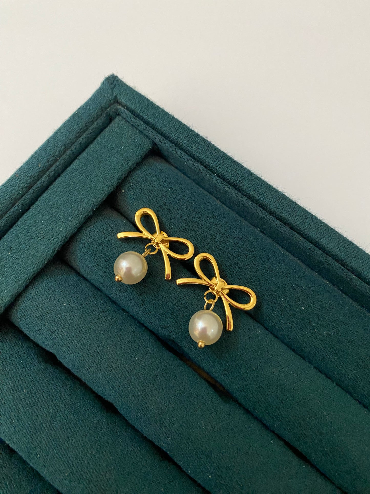 Bow Pearl Earrings