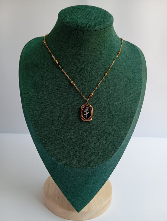 Gold Mirror Carved Charm Flower Necklace featuring a polished floral charm with intricate carved details. Crafted from premium stainless steel, this waterproof and tarnish-free necklace is ideal for daily wear, weddings, parties, gifting, and elegant fashion styling.

