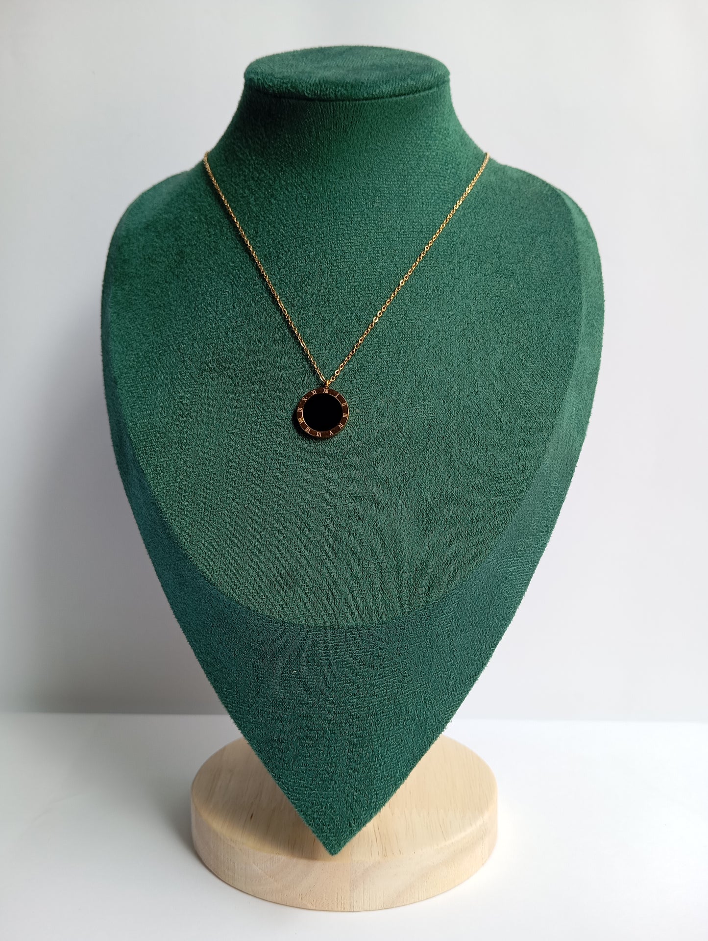 Gold Roman Black Stone Necklace featuring an elegant Roman-inspired pendant accented with a black stone centerpiece. Crafted from premium stainless steel, this waterproof and tarnish-free necklace is perfect for daily wear, parties, weddings, gifting, and sophisticated styling.
