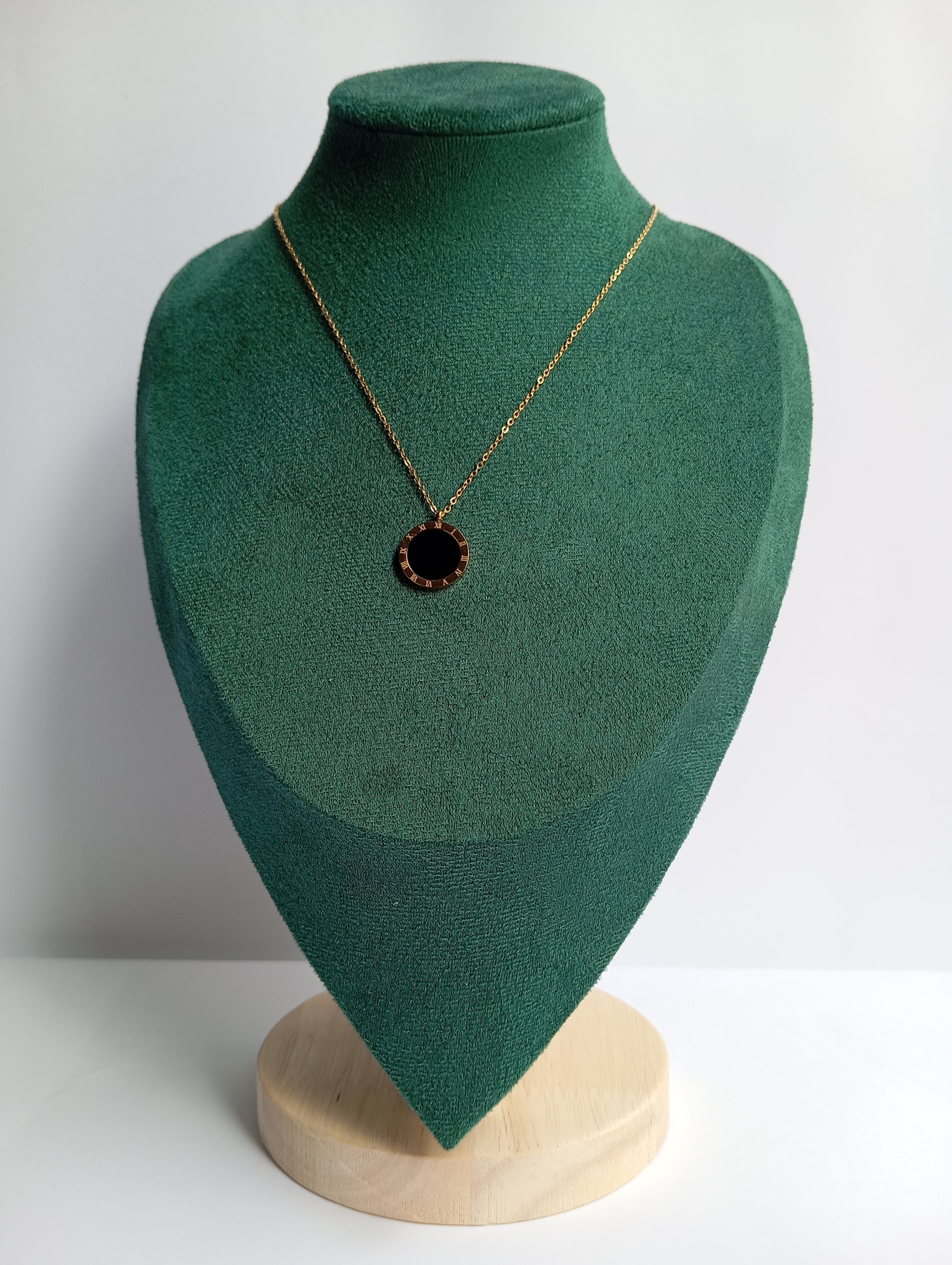 Gold Roman Black Stone Necklace featuring an elegant Roman-inspired pendant accented with a black stone centerpiece. Crafted from premium stainless steel, this waterproof and tarnish-free necklace is perfect for daily wear, parties, weddings, gifting, and sophisticated styling.
